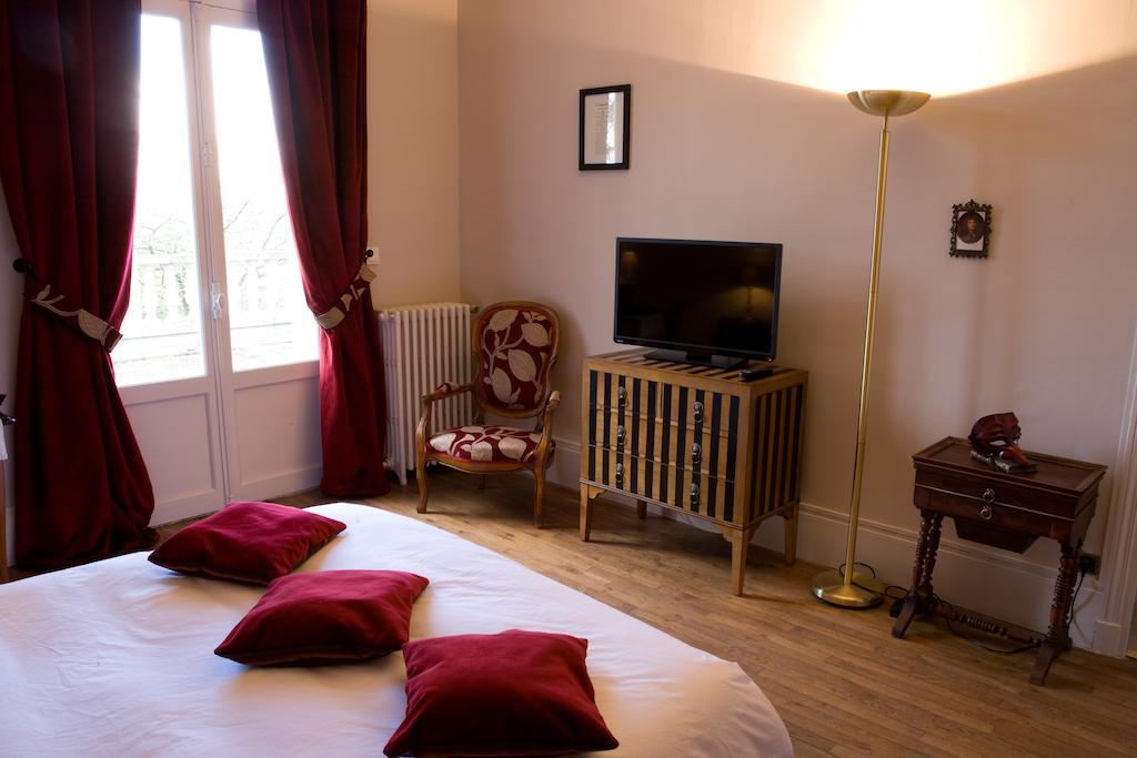 Bed and Breakfast Le Manoir De Crisolles Habitación foto