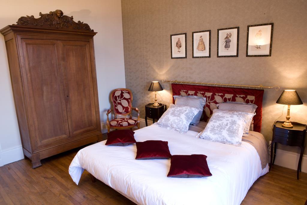 Bed and Breakfast Le Manoir De Crisolles Habitación foto